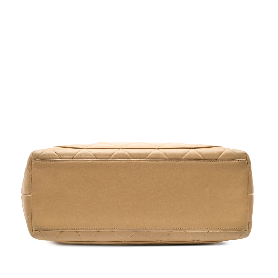 Chanel Quilted Cuir d’agneau Sun Charm Chain Crossbody Marron – GABY PARIS Authentique