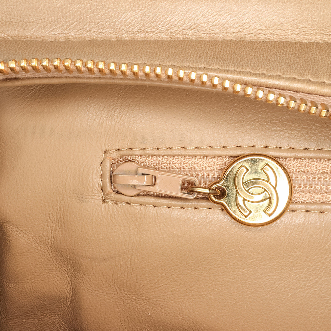 Chanel Quilted Cuir d’agneau Sun Charm Chain Crossbody Marron – GABY PARIS Authentique