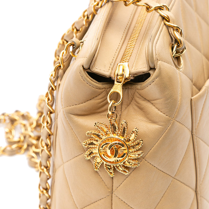 Chanel Quilted Cuir d’agneau Sun Charm Chain Crossbody Marron – GABY PARIS Authentique