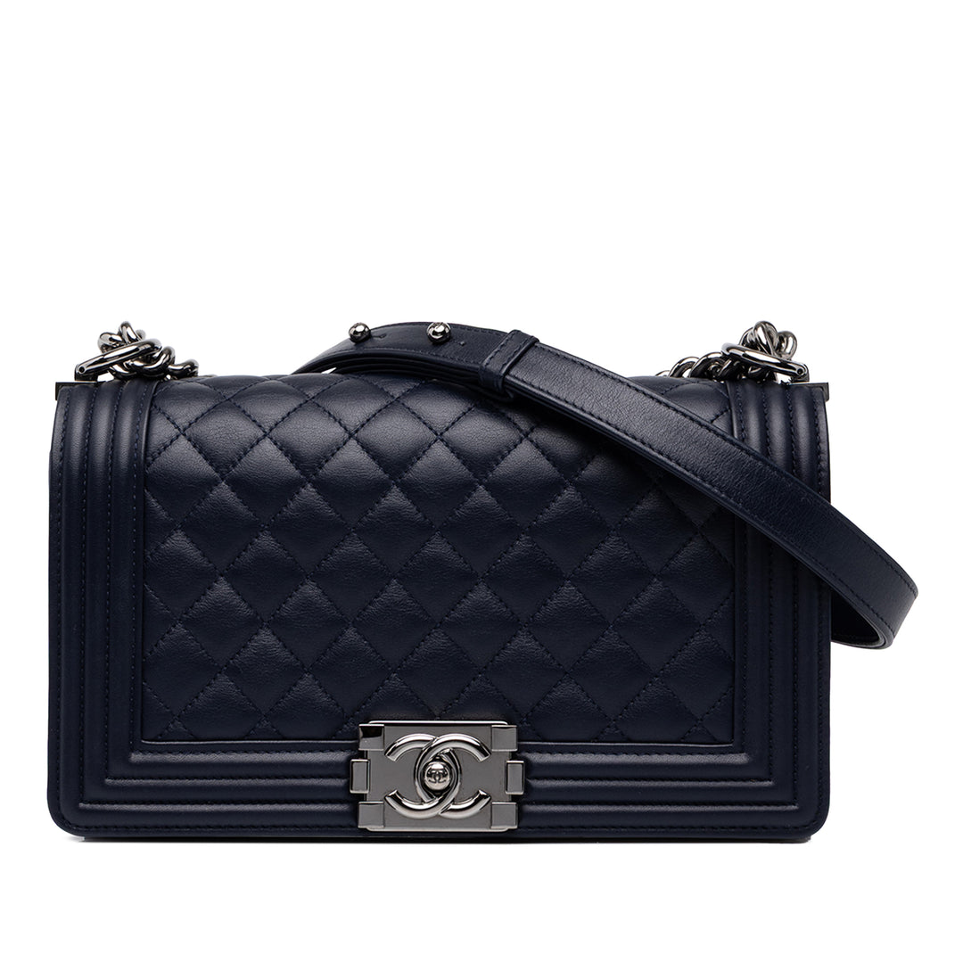 Chanel Sac bandoulière Matelassé Boy à rabat Moyen Cuir d'agneau Bleu – vue principale – GABY PARIS
