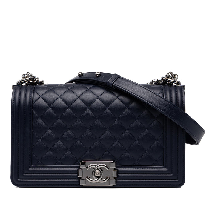 Chanel Sac bandoulière Matelassé Boy à rabat Moyen Cuir d'agneau Bleu – vue principale – GABY PARIS
