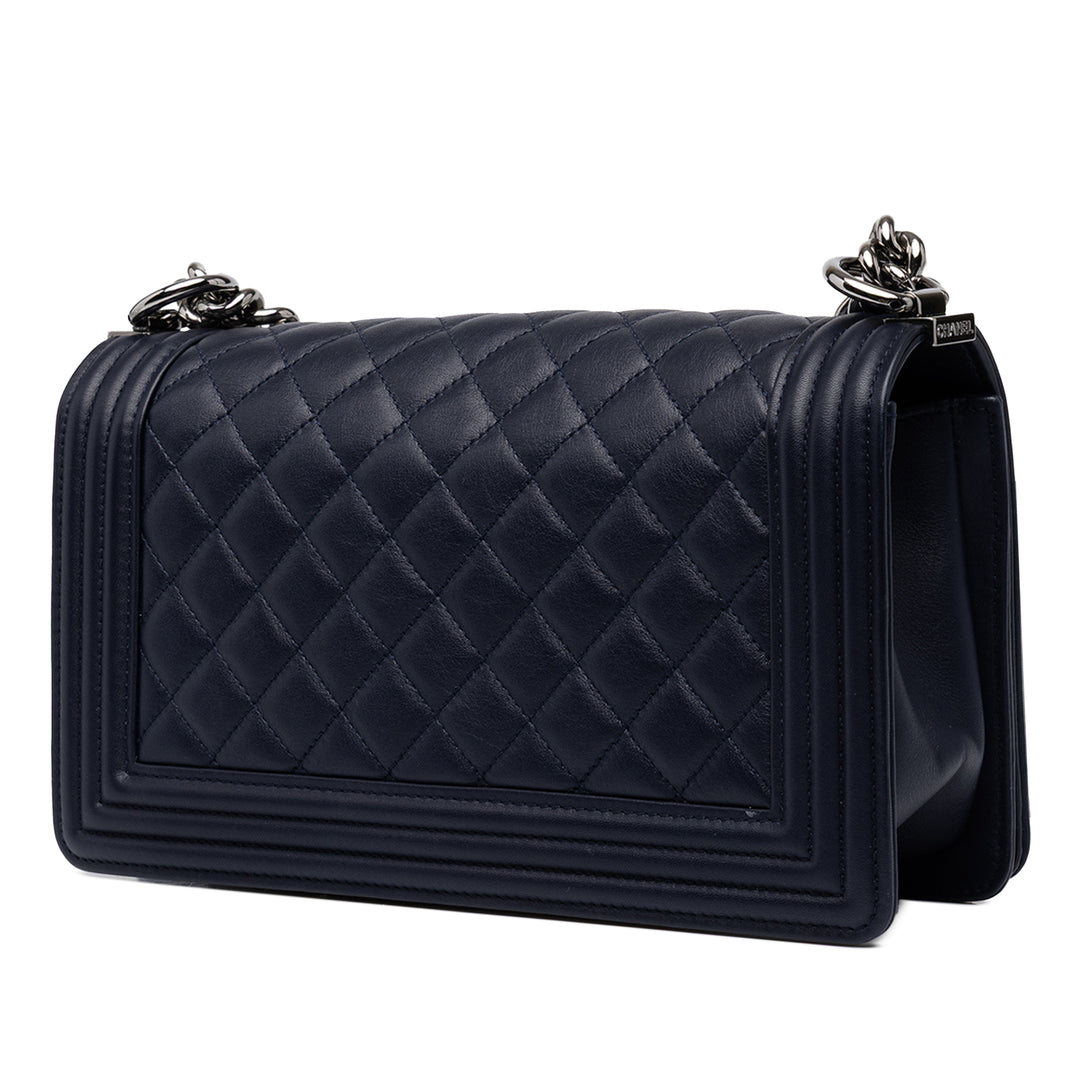 Chanel Sac bandoulière Matelassé Boy à rabat Moyen Cuir d'agneau Bleu – vue 2 – GABY PARIS