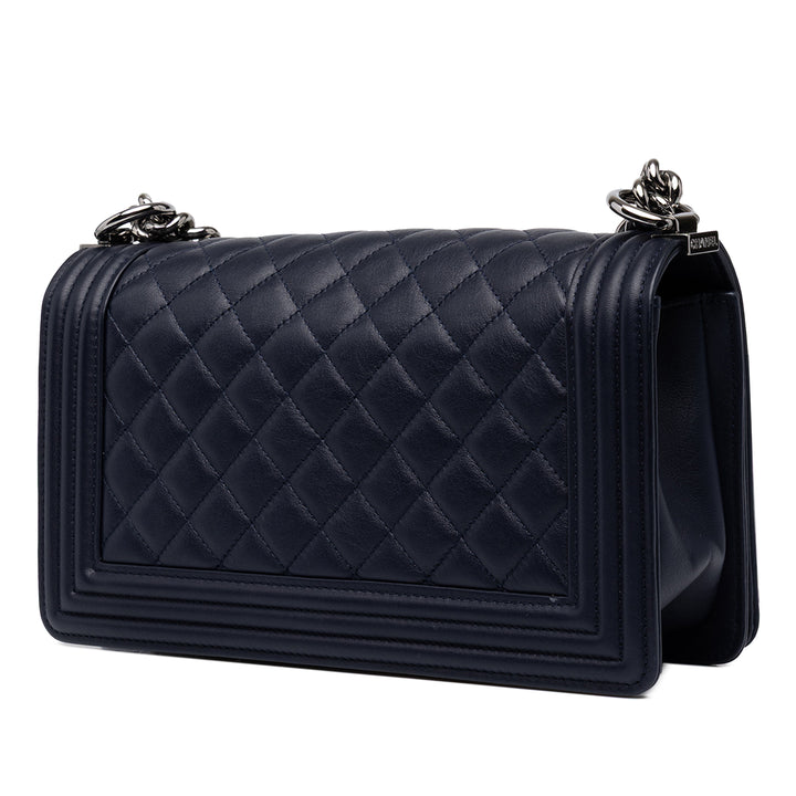 Chanel Sac bandoulière Matelassé Boy à rabat Moyen Cuir d'agneau Bleu – vue 2 – GABY PARIS