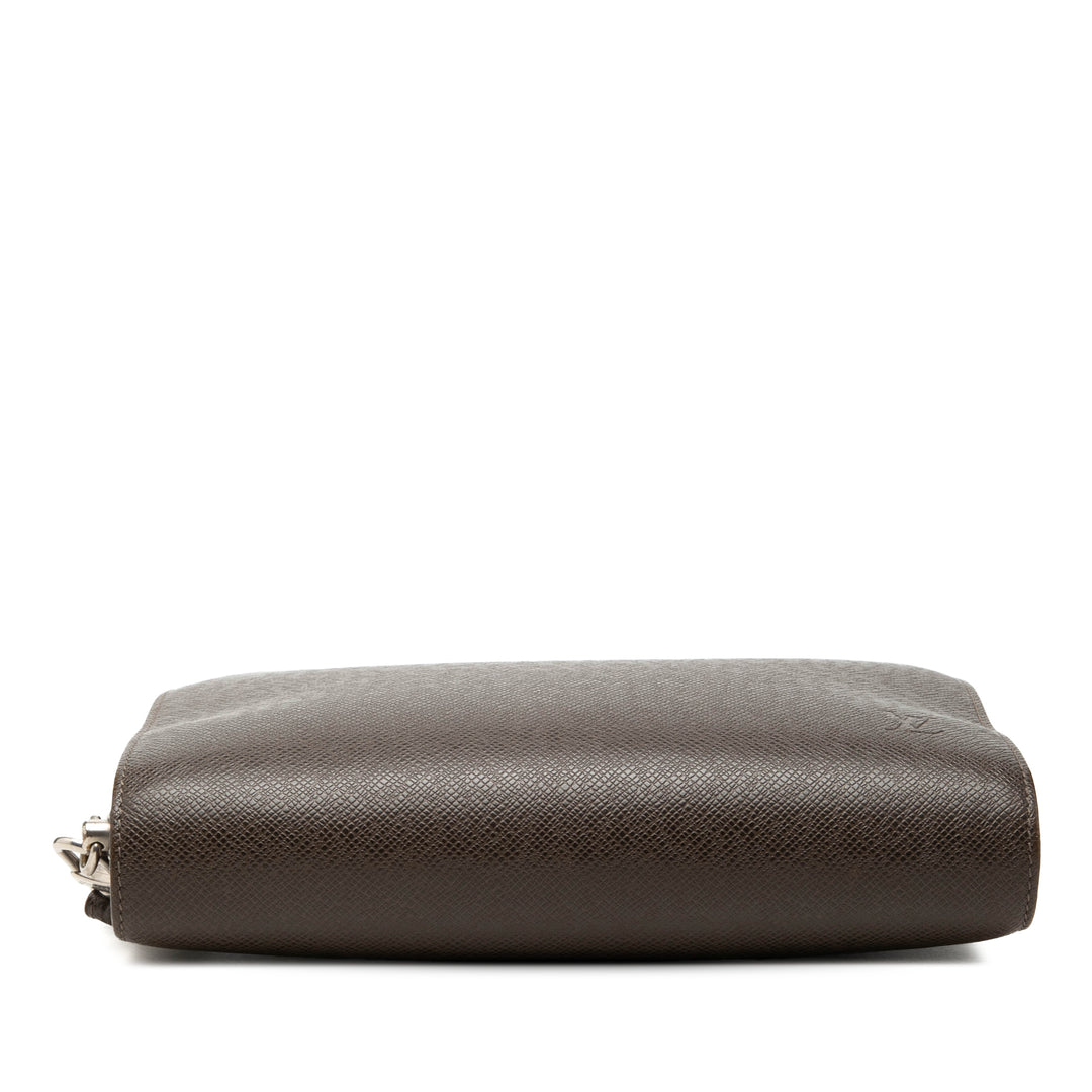 Louis Vuitton Taiga Pochette Baikal Marron – vue 3 – GABY PARIS