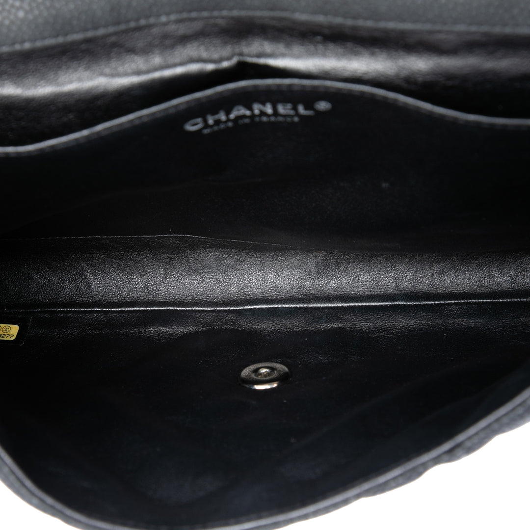 Chanel CC Matelassé Caviar à rabat Pochette avec chaîne