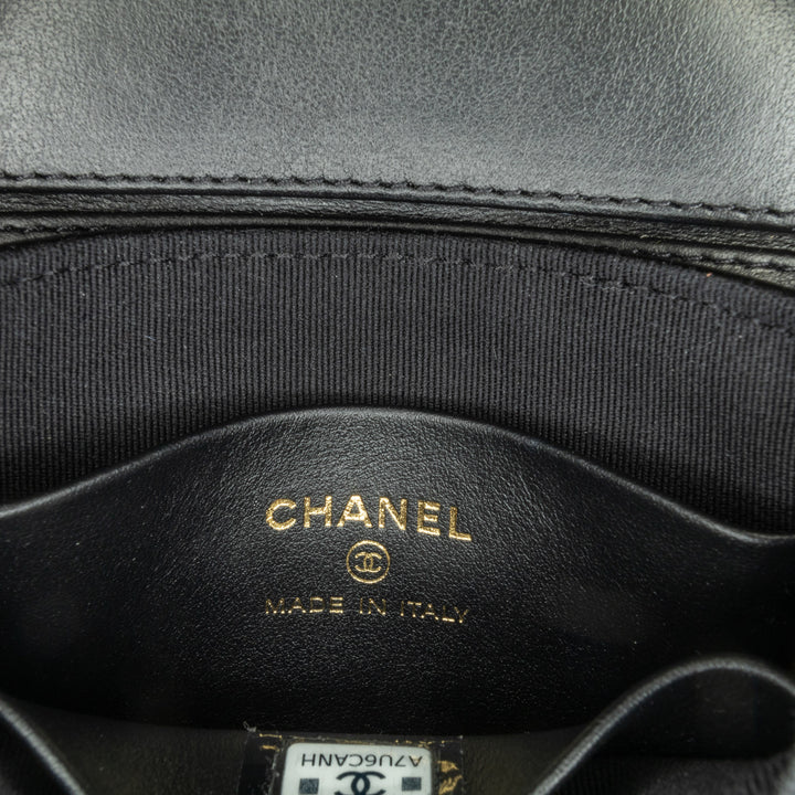 Chanel Mini CC Quilted Cuir verni Cuir Top Handle Pochette with Chain Noir