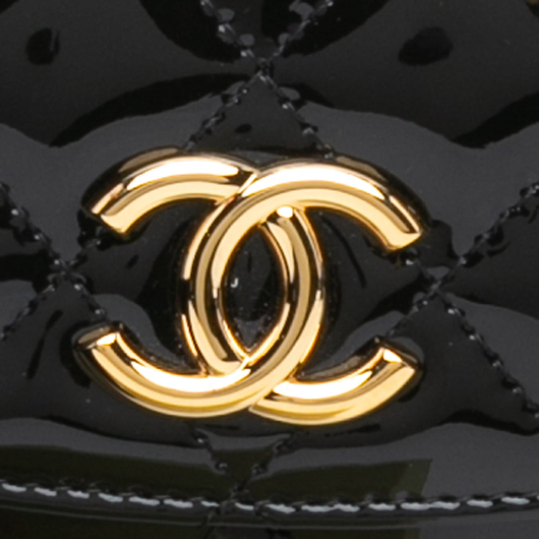 Chanel Mini CC Quilted Cuir verni Cuir Top Handle Pochette with Chain Noir