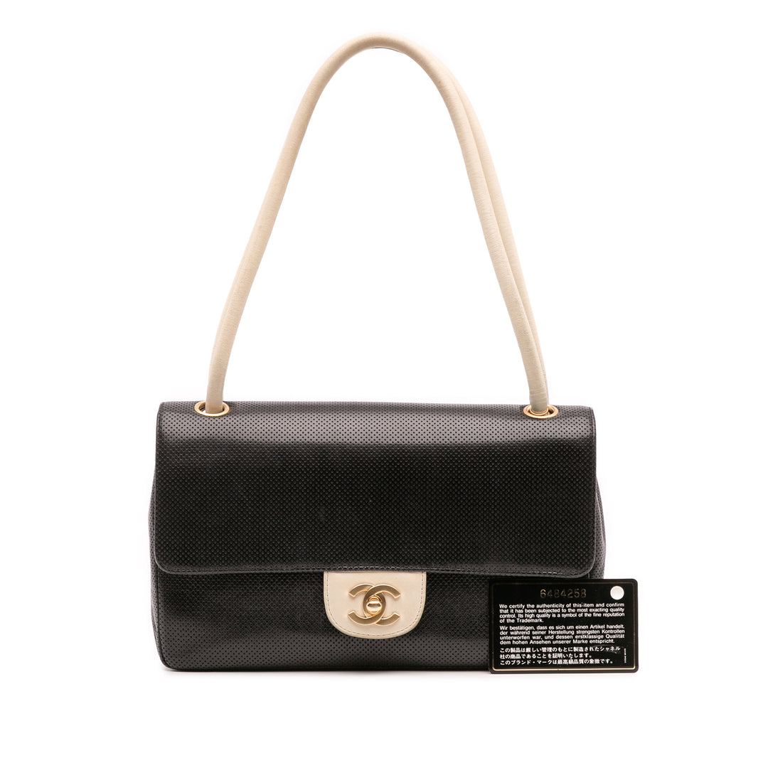Chanel Medium CC Perforated Cuir de veau Simple rabat Noir
