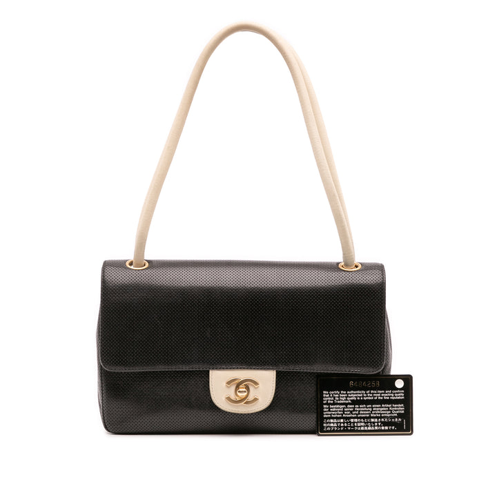 Chanel Medium CC Perforated Cuir de veau Simple rabat Noir
