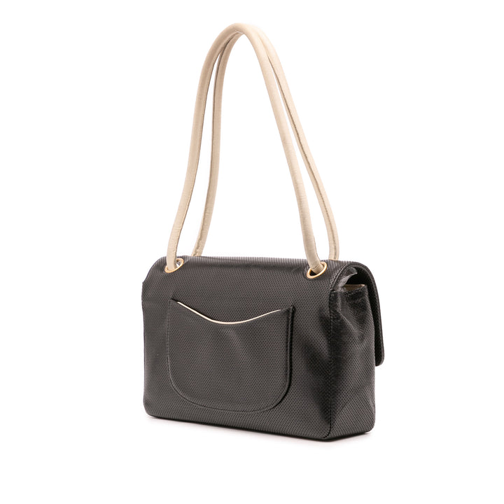 Chanel Medium CC Perforated Cuir de veau Simple rabat Noir