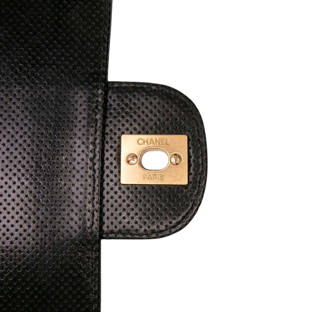 Chanel Medium CC Perforated Cuir de veau Simple rabat Noir