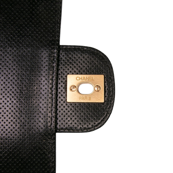 Chanel Medium CC Perforated Cuir de veau Simple rabat Noir