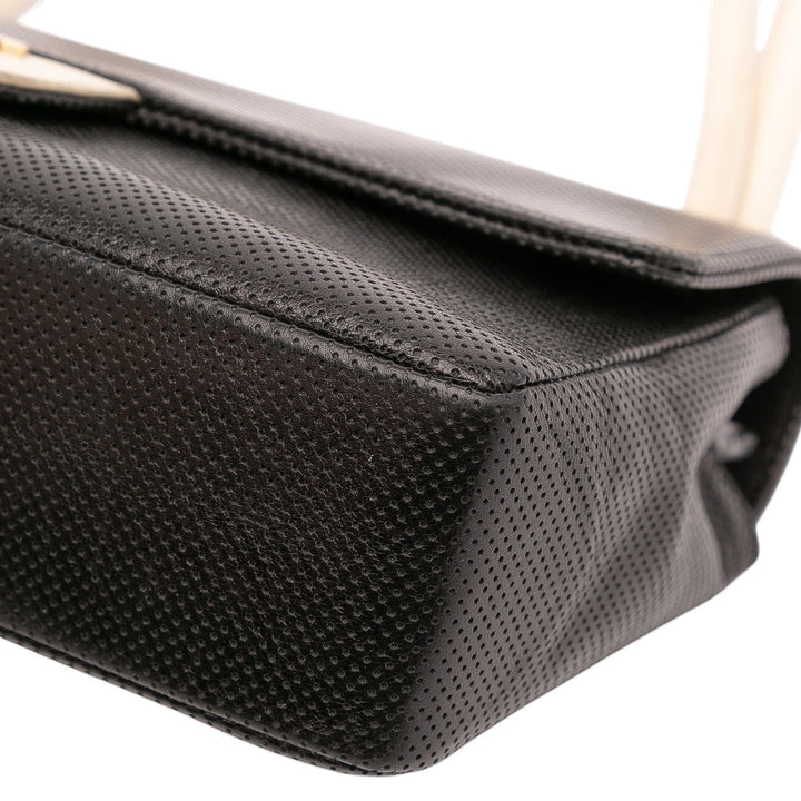 Chanel Medium CC Perforated Cuir de veau Simple rabat Noir