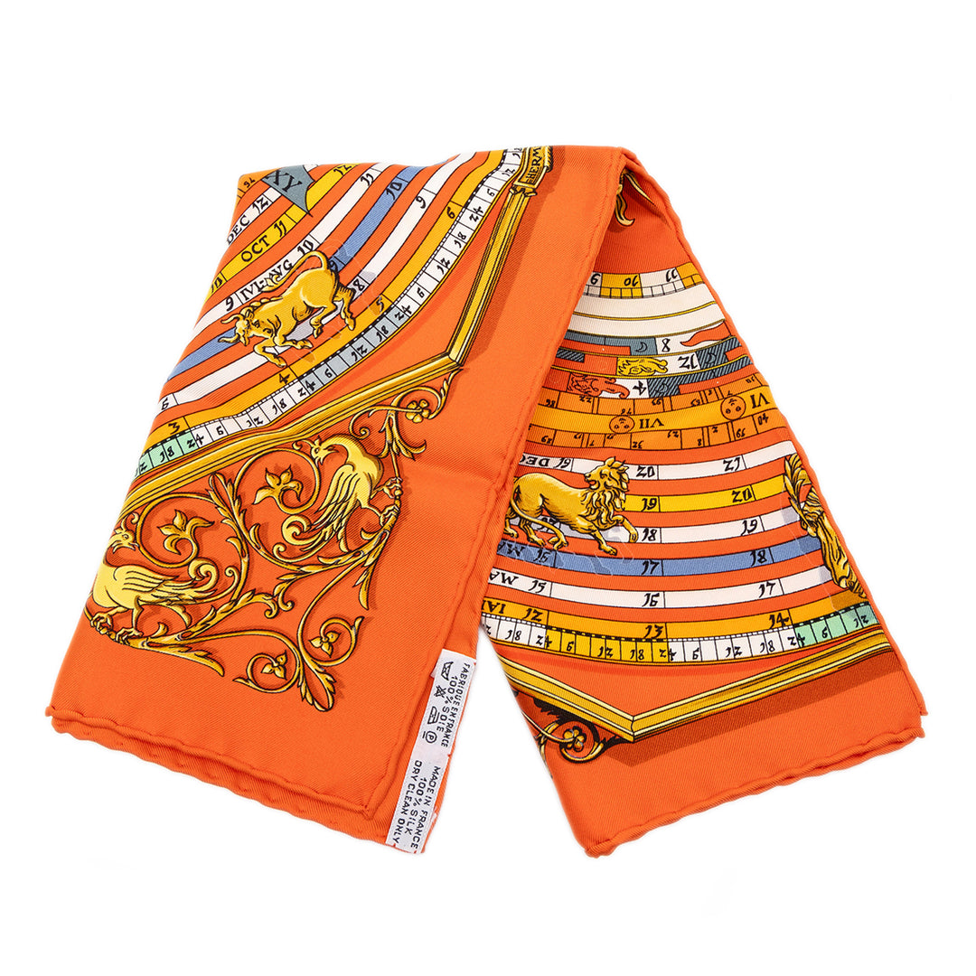Hermès Carré Dies et Hore 45 Orange – vue principale – GABY PARIS