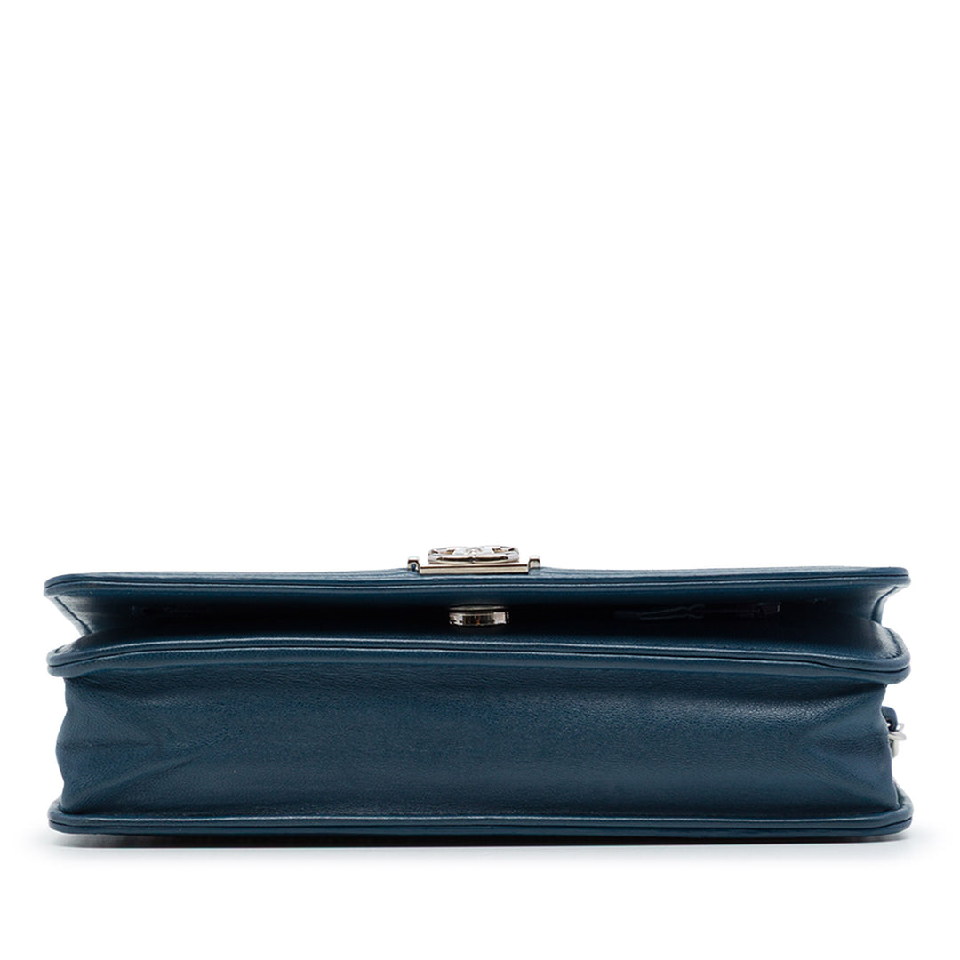 Cristal Orné Boy Wallet on Chain Cuir d'agneau Bleu