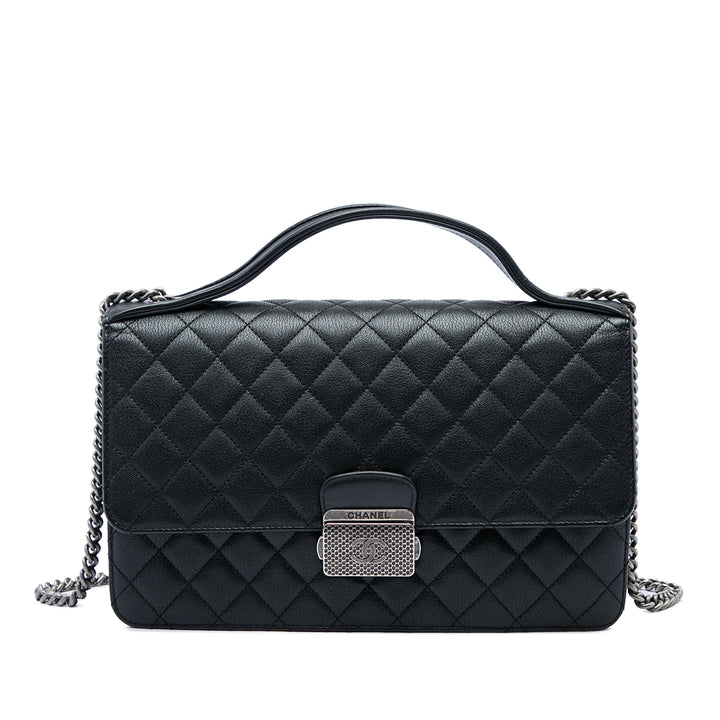 Chanel Matelassé CC University à rabat Moyen Cuir de chèvre Noir – vue principale – GABY PARIS