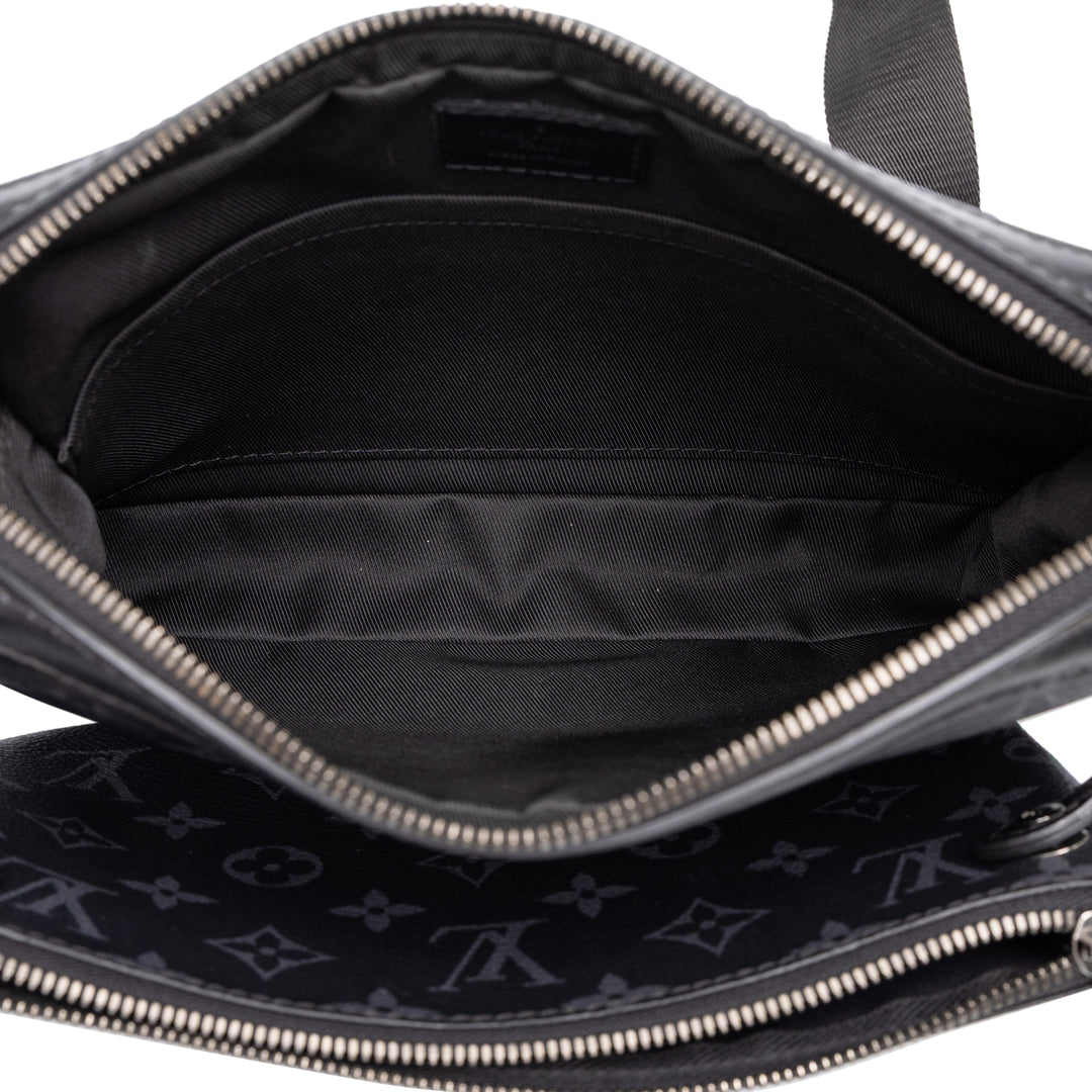 Louis Vuitton Sac bandoulière Reverse Trio Messenger Monogram Eclipse Noir – vue 4 – GABY PARIS