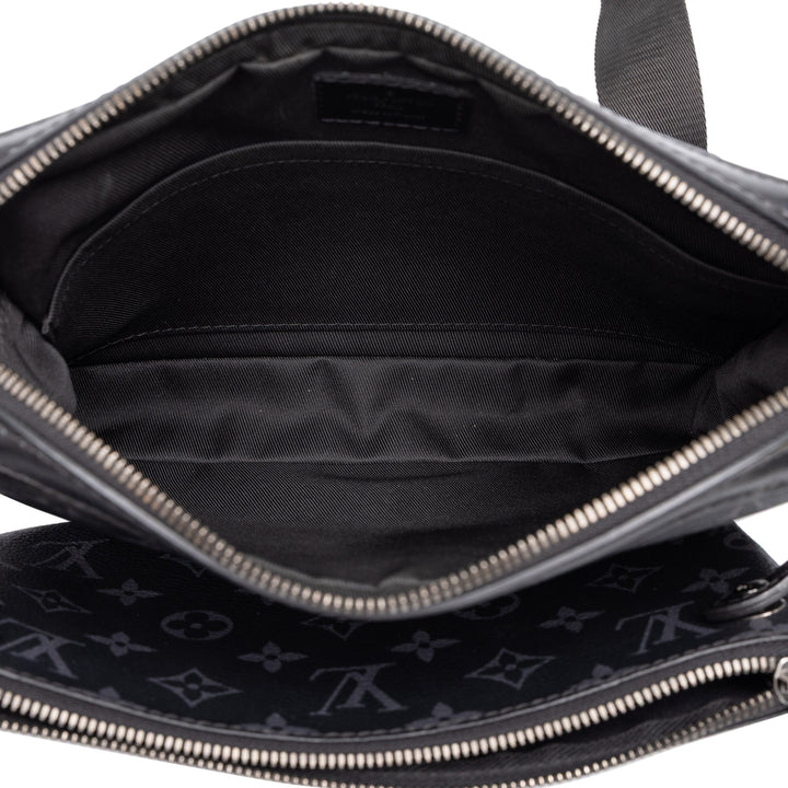 Louis Vuitton Sac bandoulière Reverse Trio Messenger Monogram Eclipse Noir – vue 4 – GABY PARIS
