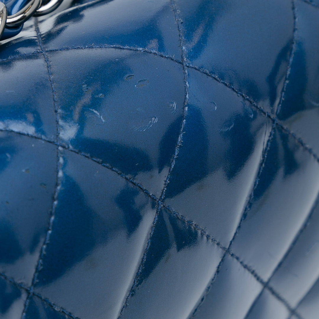 Chanel Jumbo Classic Cuir verni Double rabat Bleu – GABY PARIS Authentique