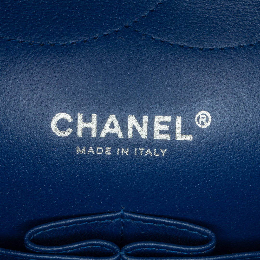 Chanel Jumbo Classic Cuir verni Double rabat Bleu – GABY PARIS Authentique