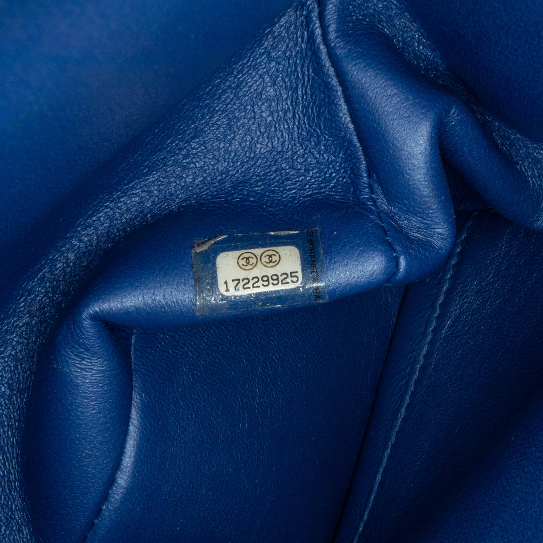 Chanel Jumbo Classic Cuir verni Double rabat Bleu – GABY PARIS Authentique