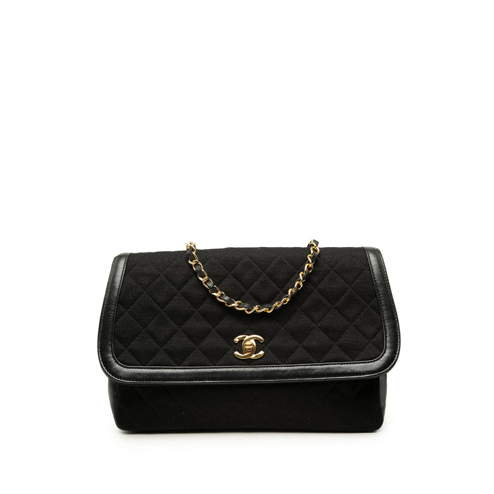 Chanel CC Matelassé Jersey et Cuir d’agneau à finitions Simple rabat