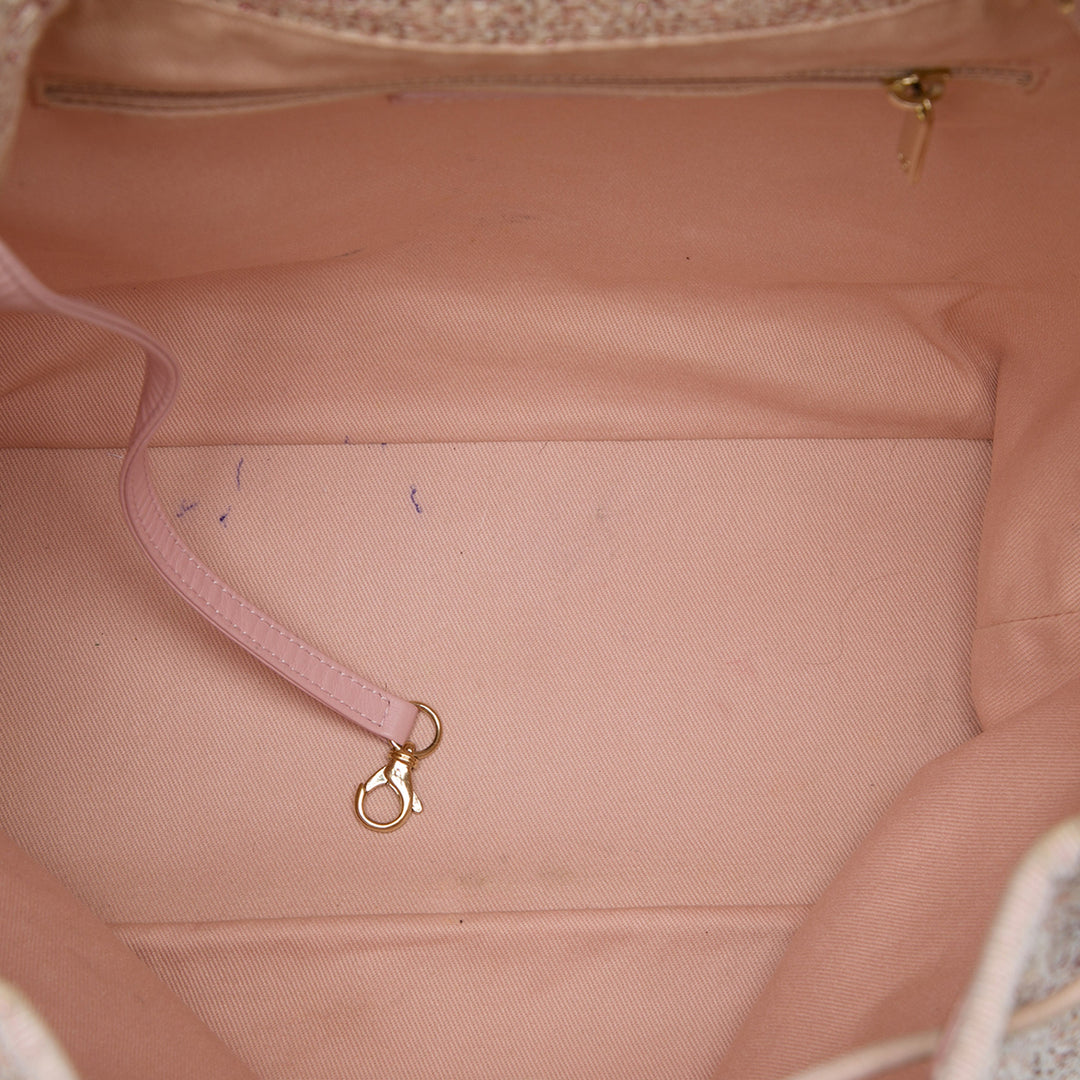 Chanel Deauville Sac à dos à cordon Tweed Rose – vue 4 – GABY PARIS