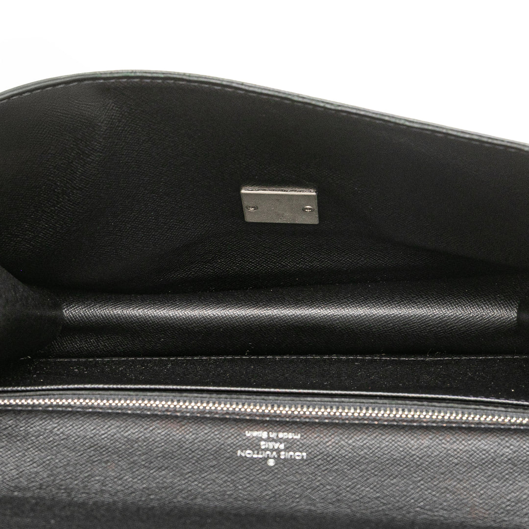 Louis Vuitton Taiga Selenga Noir