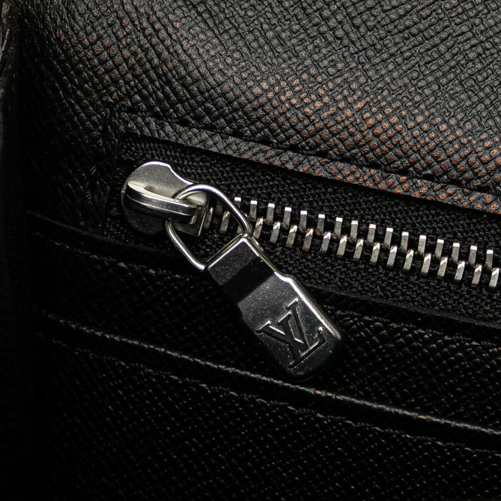 Louis Vuitton Taiga Selenga Noir