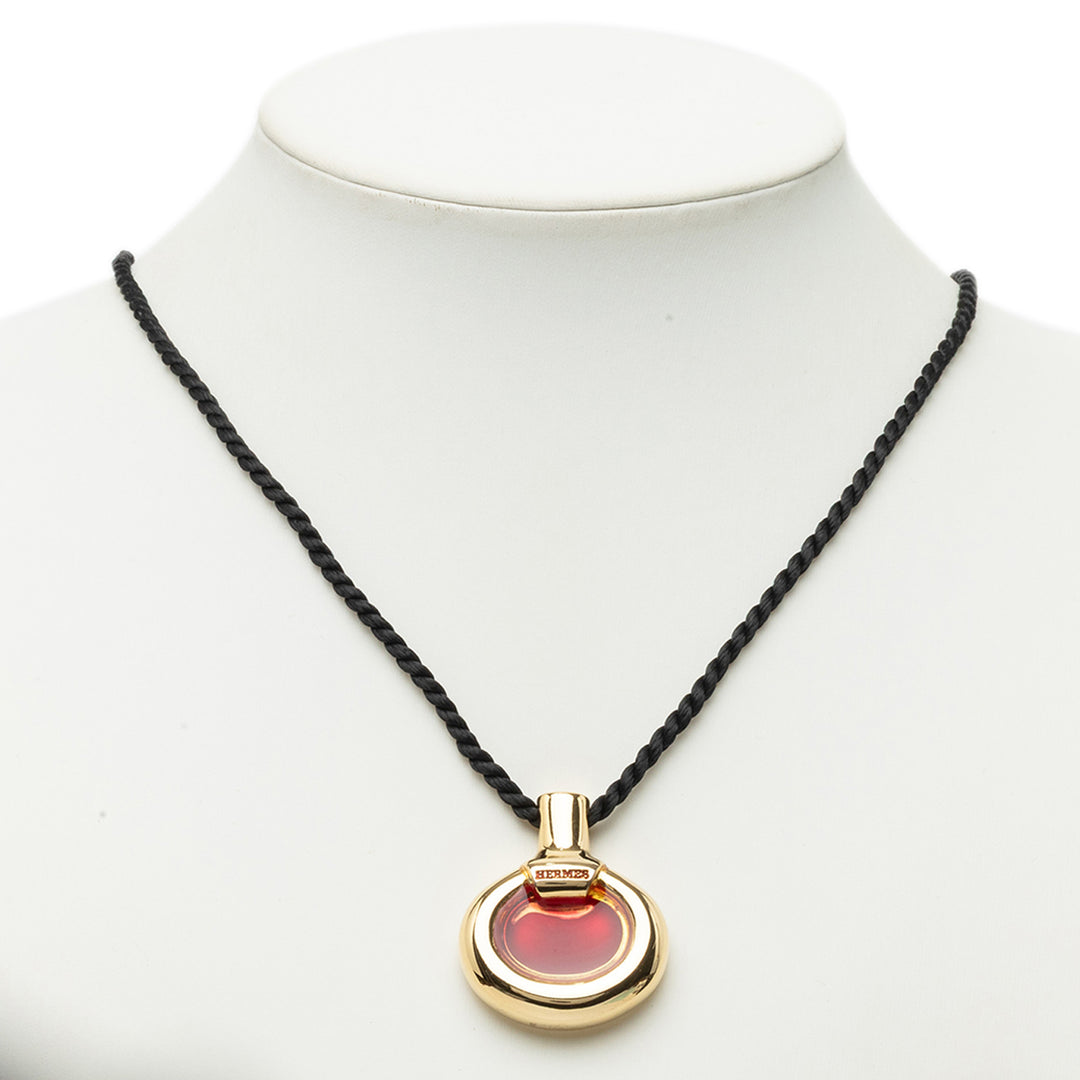 Hermès plaqué et Lacquered Parfum Bottle Pendant Collier Doré – vue 5 – GABY PARIS