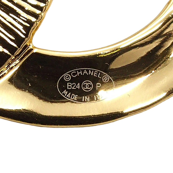 Chanel CC plaqué Enamel Broche