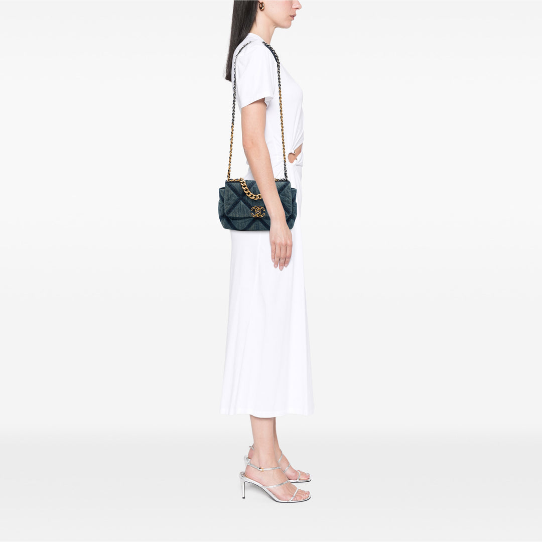 Chanel 19 à rabat Moyen Jean Bleu – vue 6 – GABY PARIS