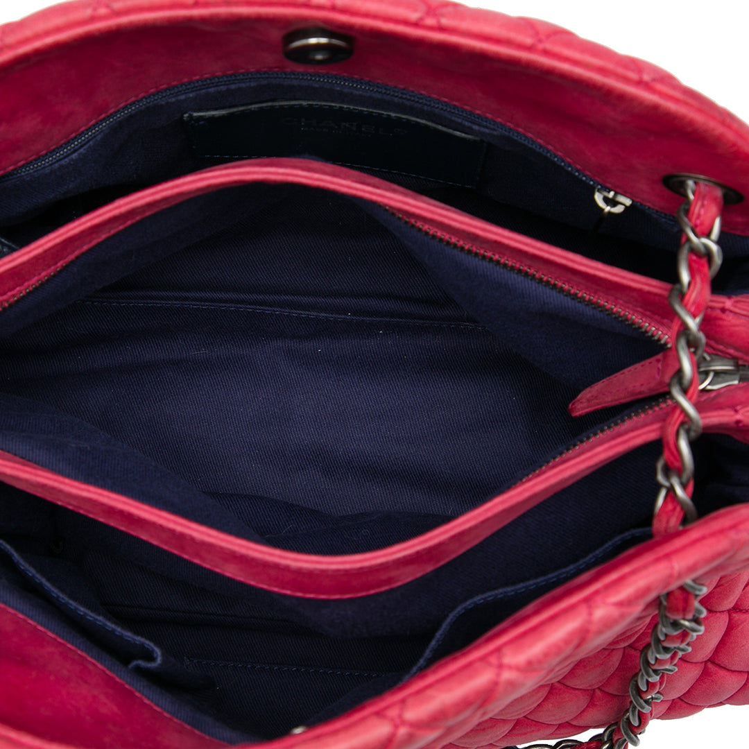 Chanel Matelassé Just Mademoiselle Sac bowling Grand Cuir d'agneau Rouge – vue 4 – GABY PARIS