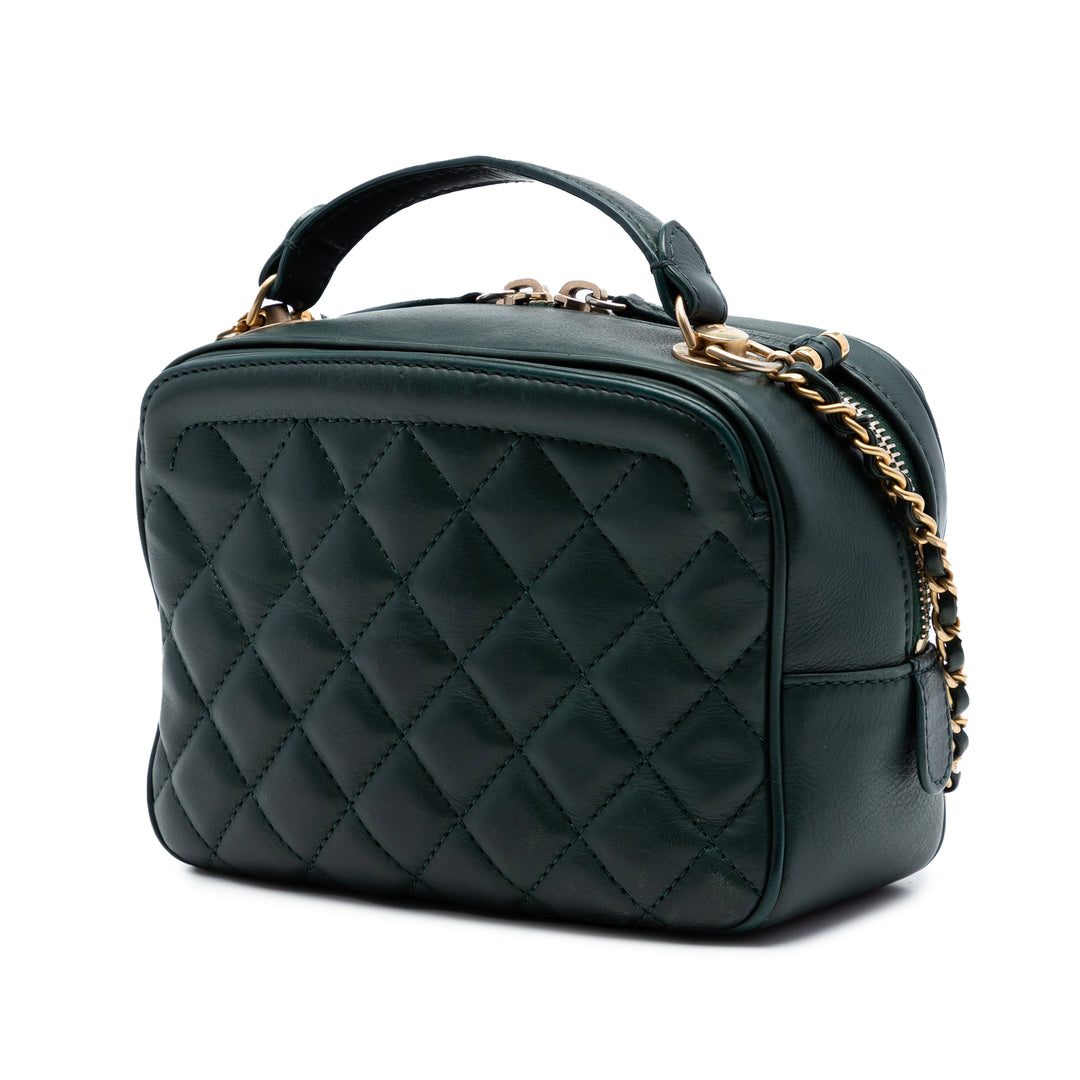 Chanel Small CC Matelassé Cuir de veau anse supérieure Vanity avec chaîne