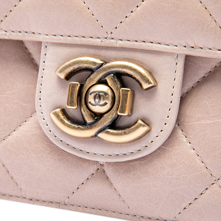 Chanel Medium Matelassé Glazed Cuir de veau Perfect Edge à rabat