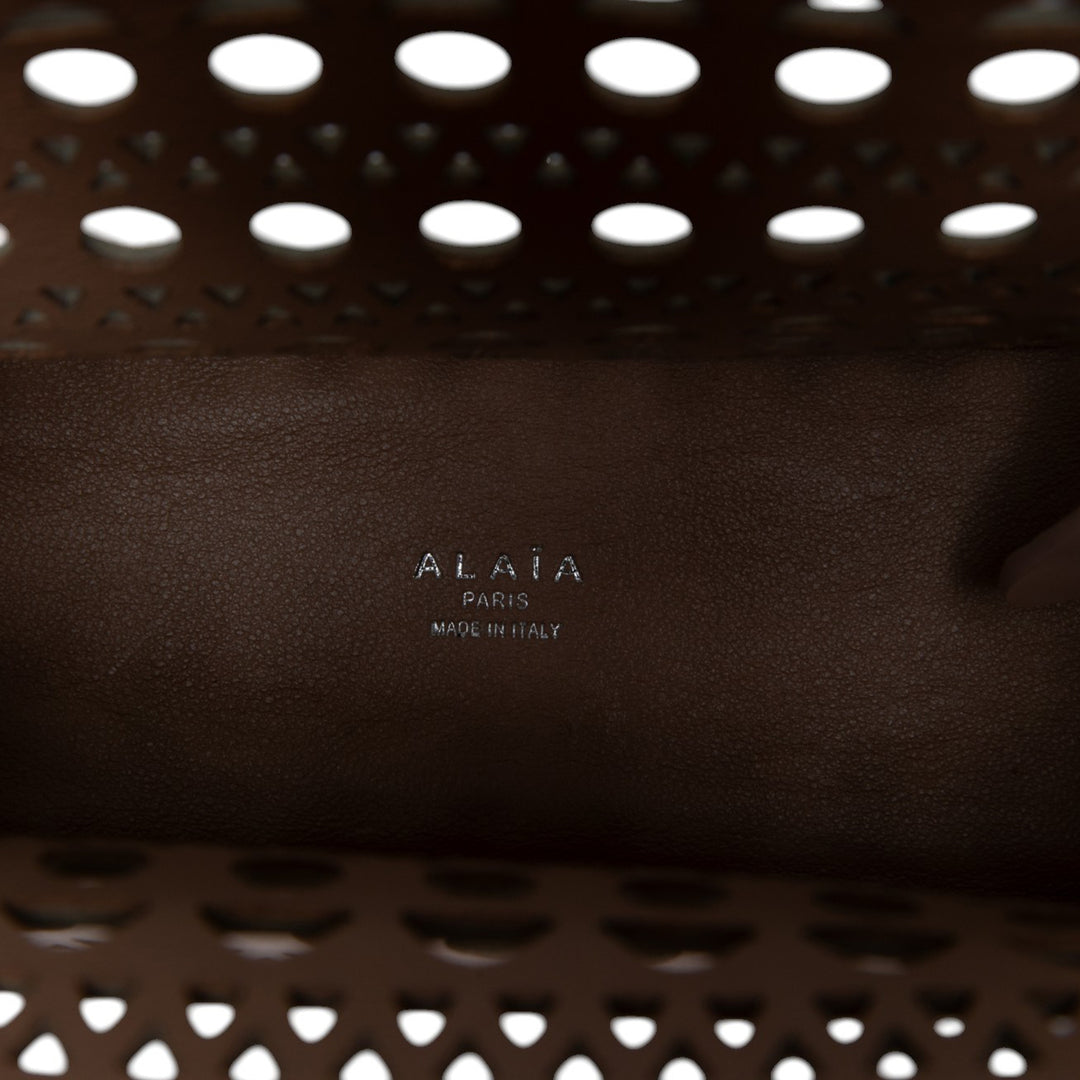 ALAÏA Vienne Laser Cut Garance Cabas 20 Cuir de veau Marron – vue 4 – GABY PARIS