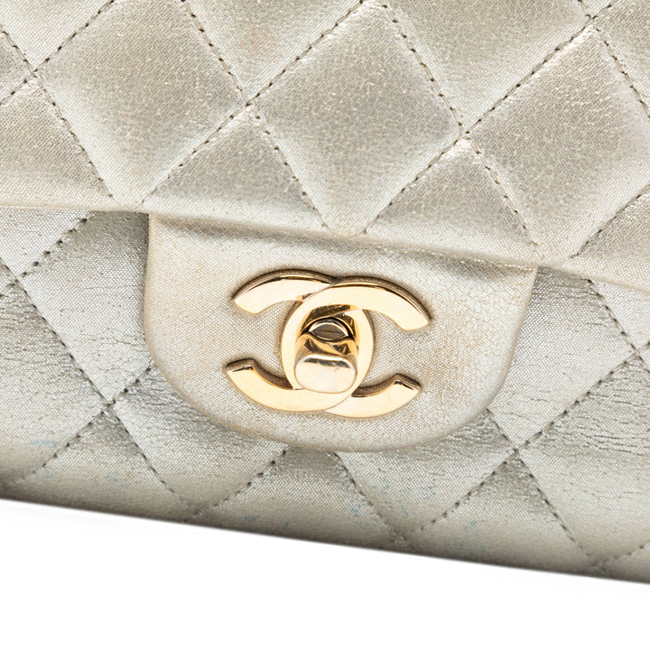 Chanel Medium Classic Iridescent Cuir d’agneau Double rabat