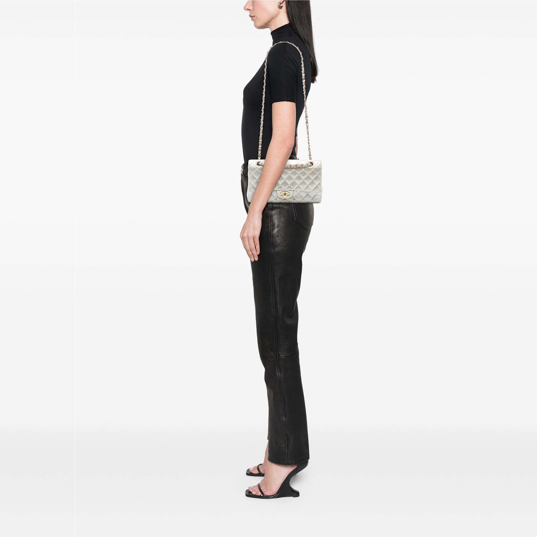 Chanel Medium Classic Iridescent Cuir d’agneau Double rabat