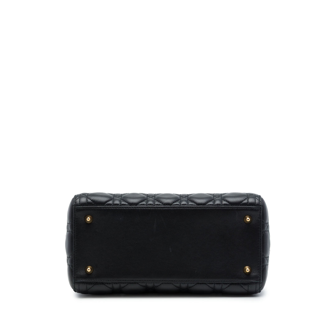 Dior Sac à main Lady Dior Cannage Moyen Cuir d'agneau Noir – vue 3 – GABY PARIS