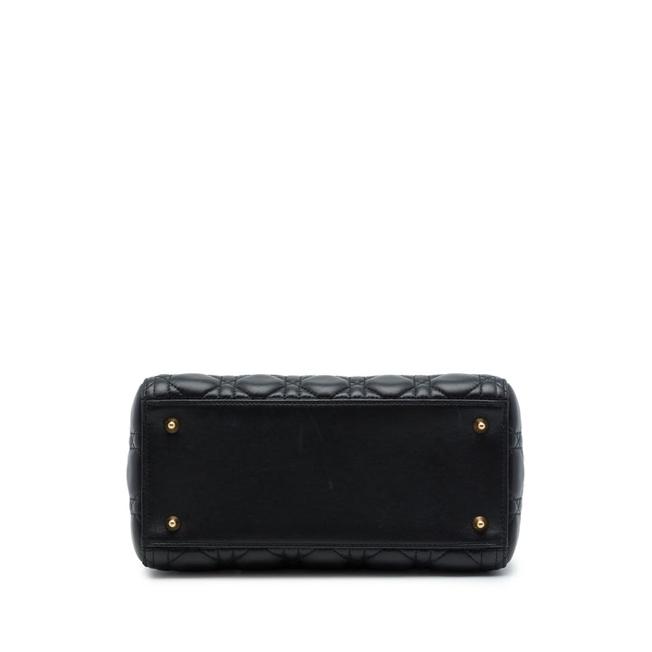 Dior Sac à main Lady Dior Cannage Moyen Cuir d'agneau Noir – vue 3 – GABY PARIS
