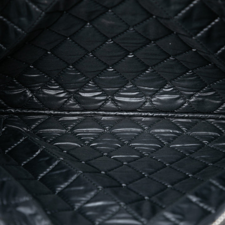 Chanel Matelassé O Étui Pochette Grand Cuir