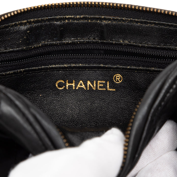 Chanel Matelassé Cuir d’agneau Pompon Barrel Sac porté croisé