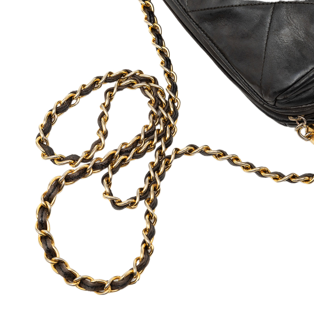 Chanel Matelassé Cuir d’agneau Pompon Barrel Sac porté croisé