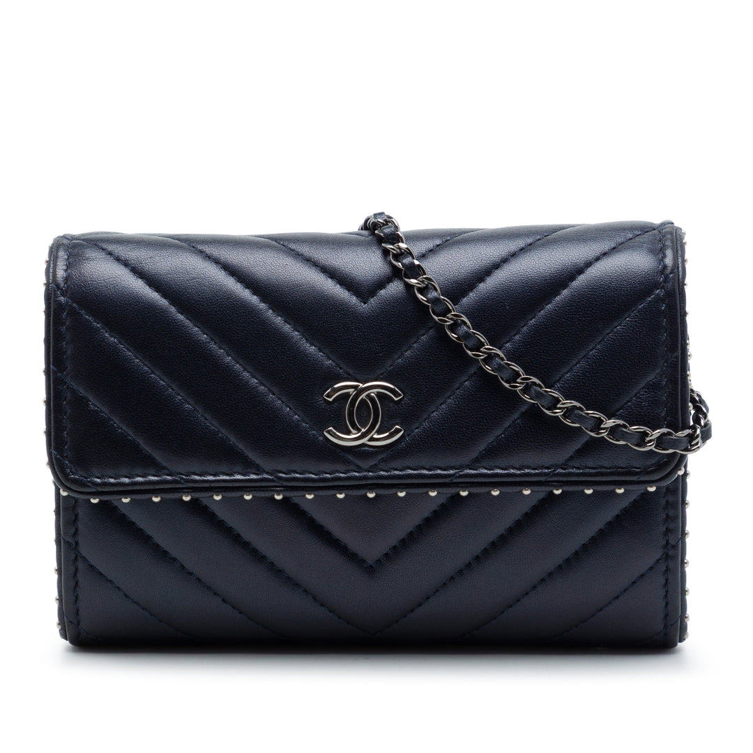 Chanel CC Chevron Cuir d’agneau clouté Wallet on Chain
