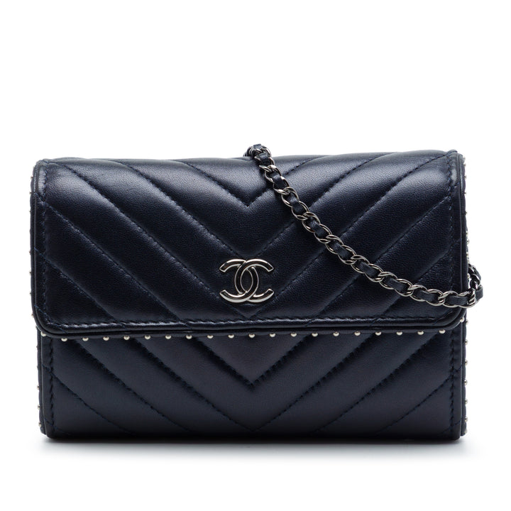 Chanel CC Chevron Cuir d’agneau clouté Wallet on Chain
