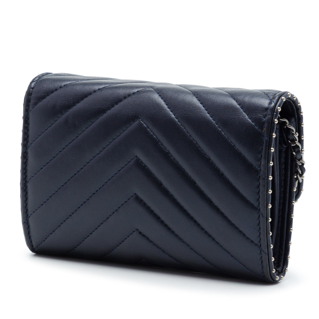 Chanel CC Chevron Cuir d’agneau clouté Wallet on Chain