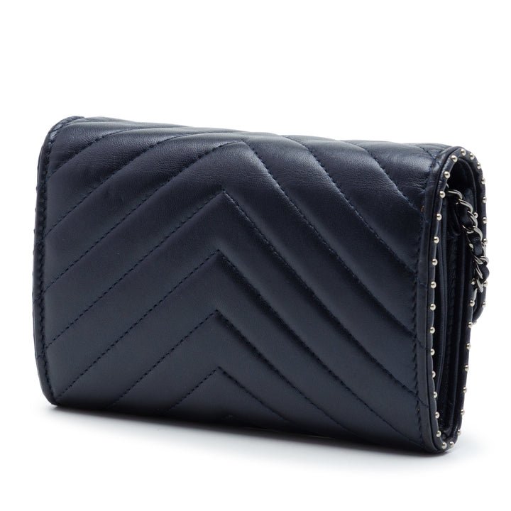 Chanel CC Chevron Cuir d’agneau clouté Wallet on Chain