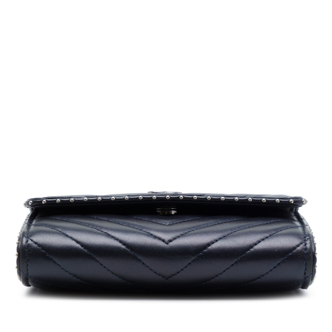 Chanel CC Chevron Cuir d’agneau clouté Wallet on Chain