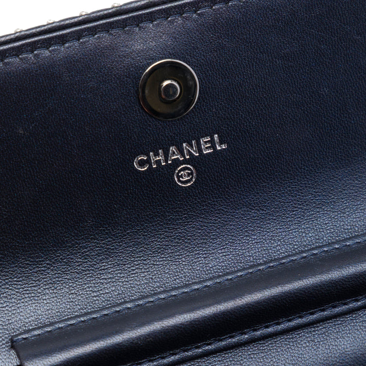 Chanel CC Chevron Cuir d’agneau clouté Wallet on Chain