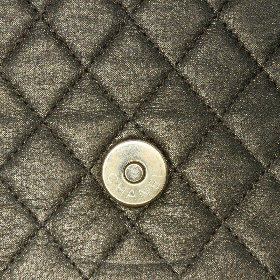 Chanel Small Quilted Iridescent Cuir de veau Crystal Simple rabat Marron